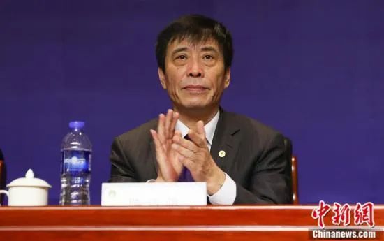 教室吻着她湿漉漉的私密之处视频